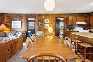 Dining - Herons Return -- Flexible Arrival and Stay Dates Year Round (Kitty Hawk)