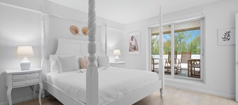 3 BR house w/car, pool, walk to beach/Atlantis - V