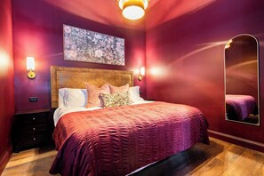 2 bedrooms, free WiFi, bed sheets - Hollyhock Suite 408: 2 beds/1 bath (Louisville)