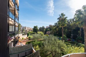 Property grounds - GuestHost - Bright 27 sqm studio apartment located on the second floor of a building with an elevator (NOT suitable for guests with disabilities).The accommodation is located in the Foce area, a very quiet and peaceful neighborhood and one of the most ch (Sanremo)
