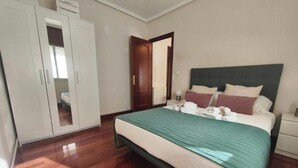3 chambres, fer et planche à repasser, Wi-Fi, literie fournie