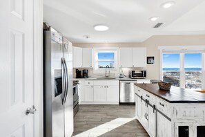 Private kitchen - Gulf Front | Community Pools | Beach Boardwalk (Gulf Shores)