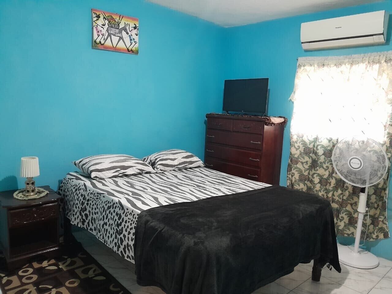 Iron/ironing board, WiFi, bed sheets