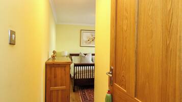 3 bedrooms, individually decorated, individually furnished, free WiFi