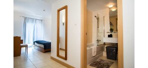 Dusche, Haartrockner, Bidet, Handtücher