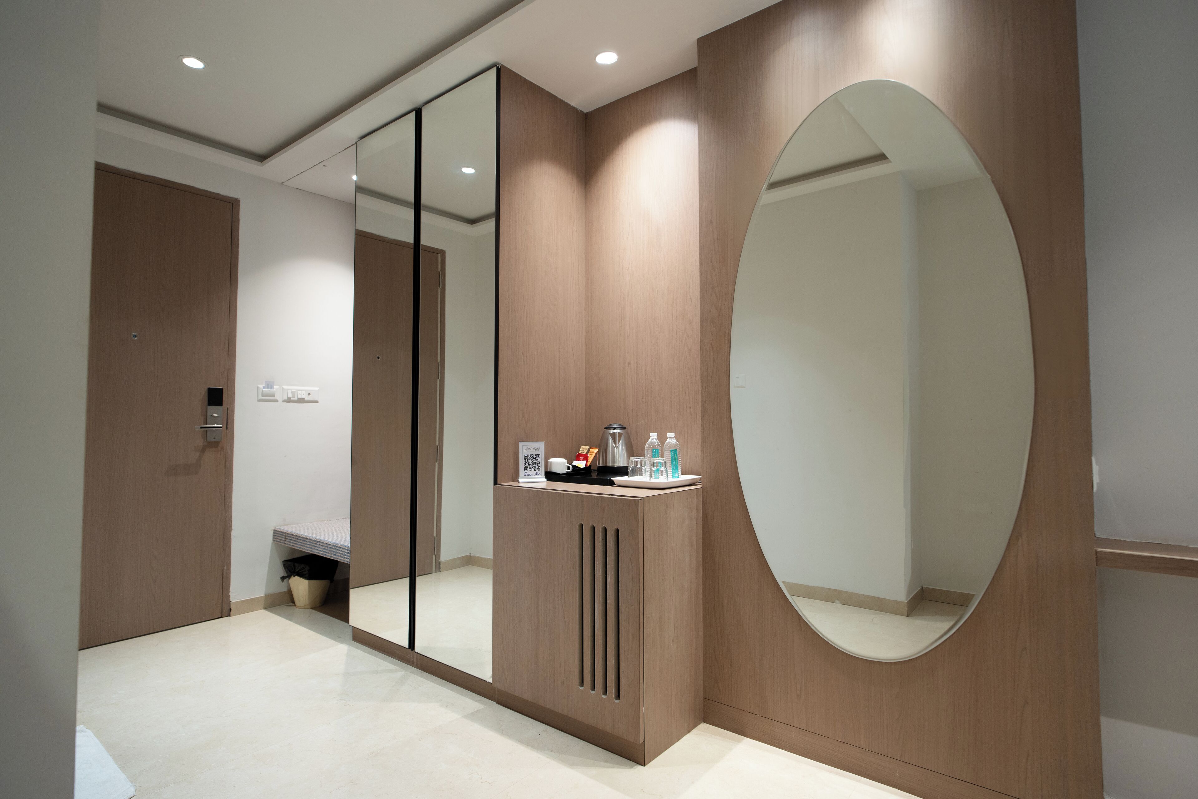 Deluxe dubbelrum eller tvåbäddsrum - utsikt mot staden | Badrum | Badkar/dusch, gratis toalettartiklar, tofflor och handdukar