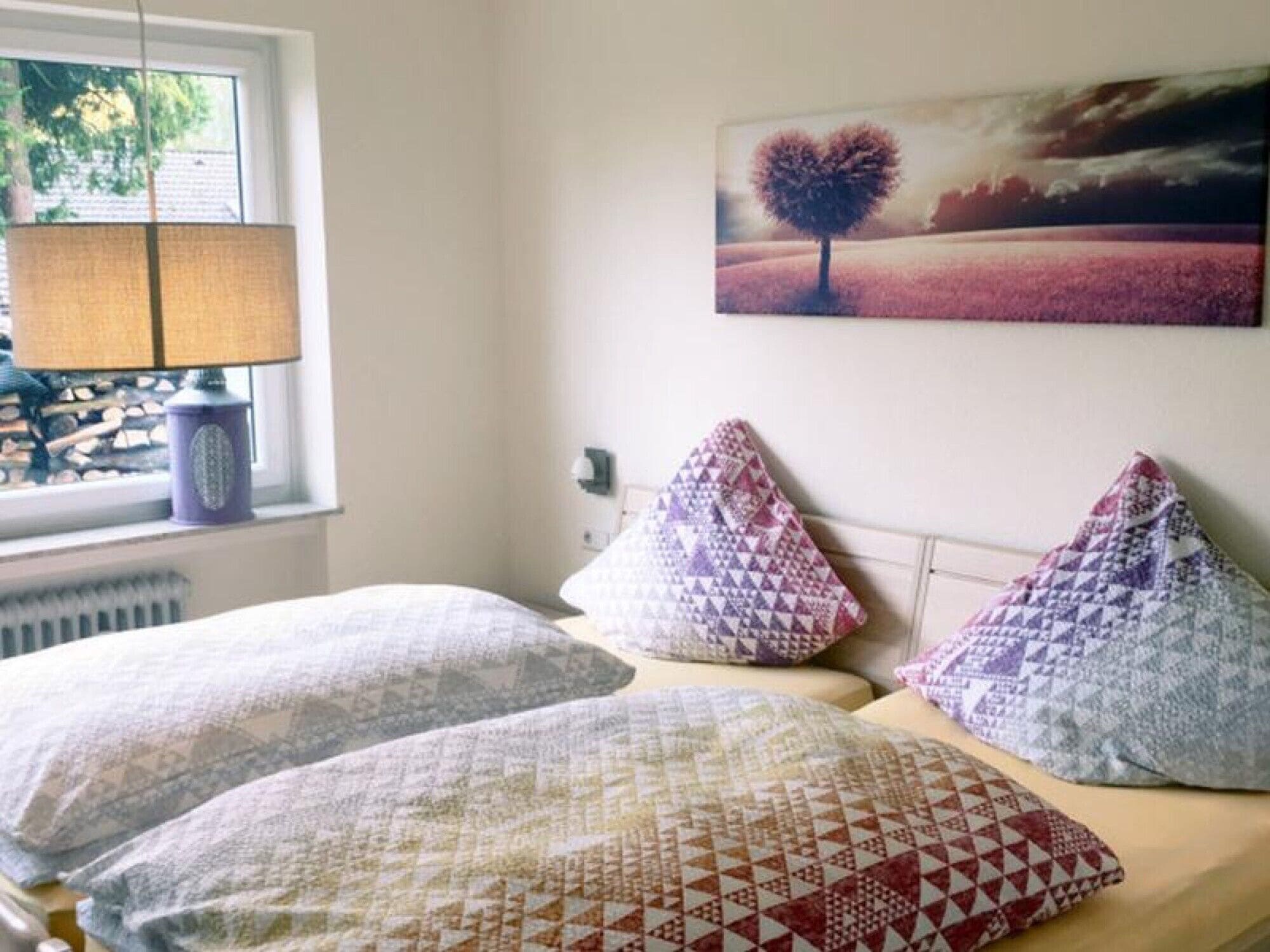 Tabla de planchar con plancha, wifi y ropa de cama 