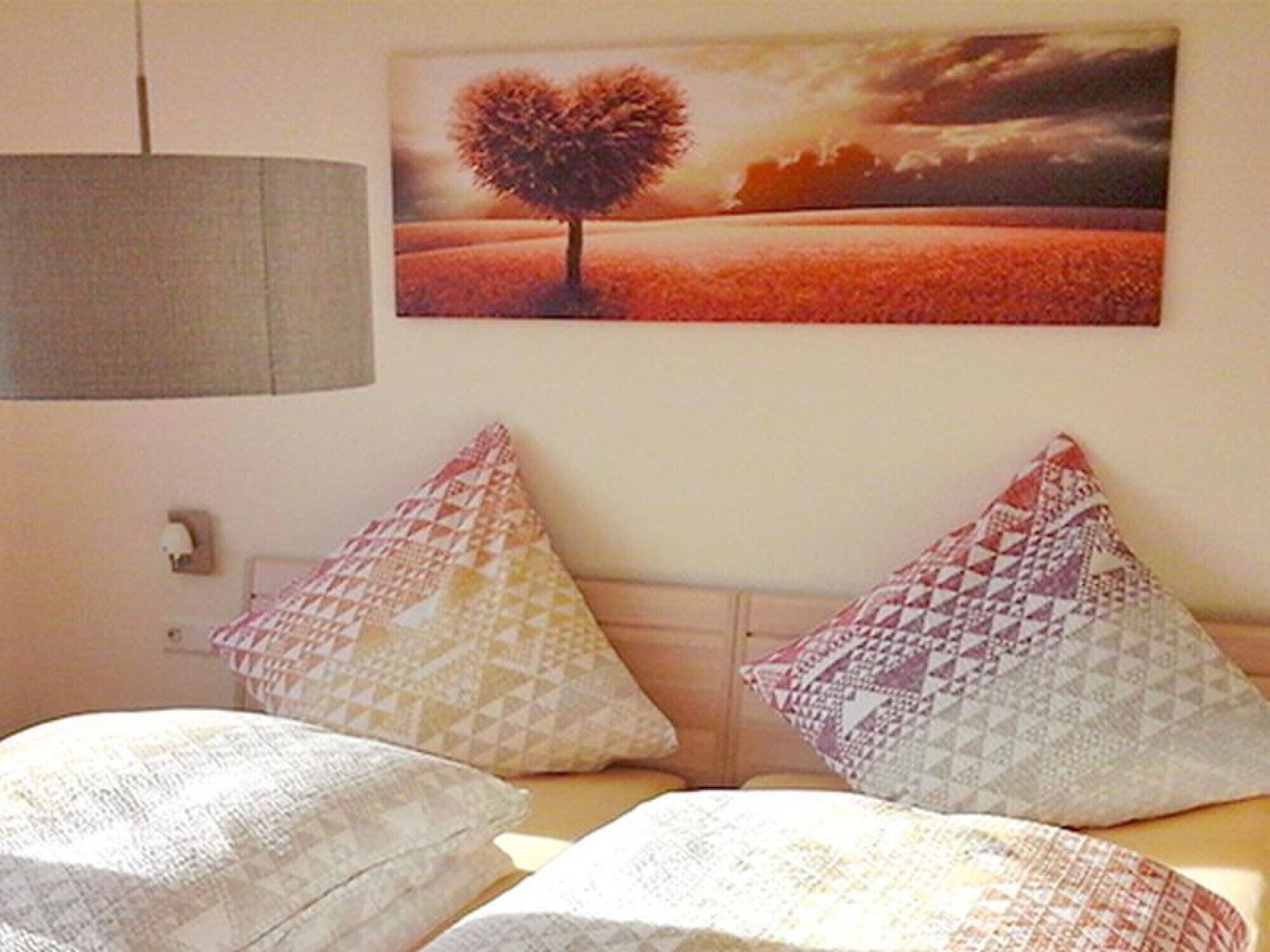 Tabla de planchar con plancha, wifi y ropa de cama 