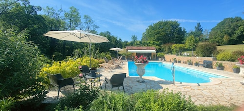 Exceptional gîte in the heart of a 12-hectare natural estate