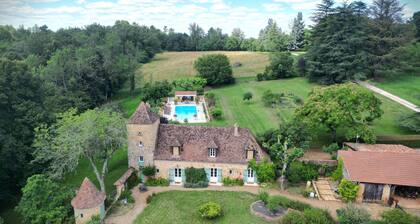 Exceptional gîte in the heart of a 12-hectare natural estate