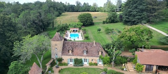 Exceptional gîte in the heart of a 12-hectare natural estate