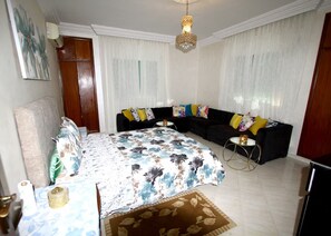 3 bedrooms, iron/ironing board, WiFi, bed sheets