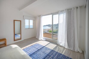 3 多间卧室、熨斗/熨衣板、上网接入、床单