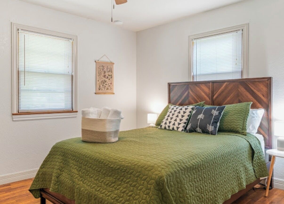 Iron/ironing board, internet, bed sheets