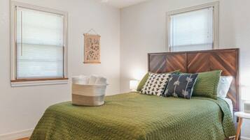 Iron/ironing board, internet, bed sheets