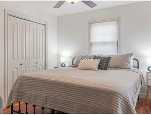 3 bedrooms, iron/ironing board, internet, bed sheets