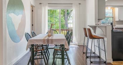 Boho Cottage 3 Bed 2 Bath Home Close to Hospital