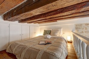 1 soveværelse, skrivebord, strygejern/strygebræt, weekendseng