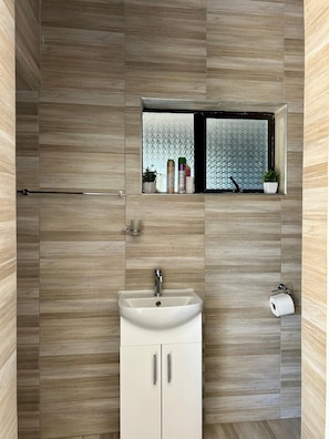 Bathroom - Golden Acres modern charm - 2325 (Kwekwe)