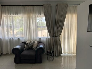 TV - Golden Acres garden view - 2323 (Kwekwe)