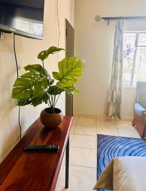 1 bedroom, Internet - Modern studio in Greendale - 2337 (Harare)
