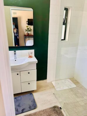 Bathroom - Modern studio in Greendale - 2337 (Harare)