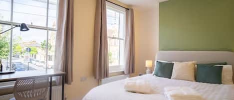 4 bedrooms, WiFi, bed sheets