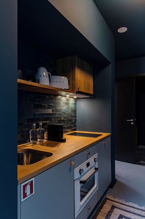 Apartment | Private kitchen - Regras Apartments & Garden A23 by Benefit Collection (Porto)