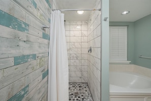 Shower - Destin West Villa 410 - Relaxing Gulfside Escape for Four (Fort Walton Beach)