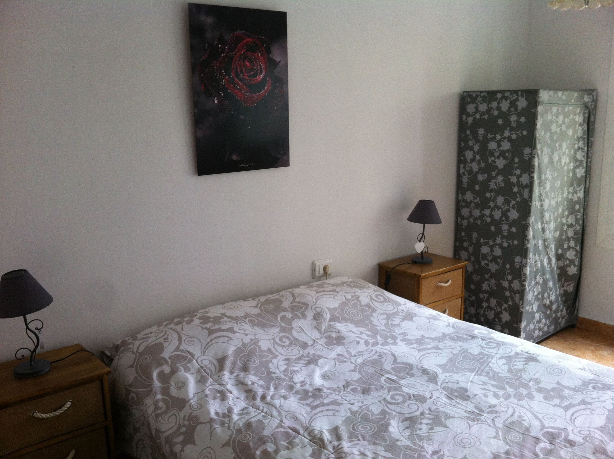 Fer et planche à repasser, draps fournis