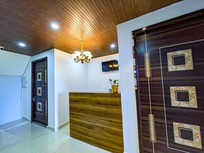 Lobby - Mangalam Retreat (Mukteshwar)