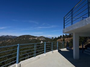 Property grounds - Mangalam Retreat (Mukteshwar)