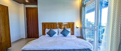 Kahden hengen standard-huone, parveke, vuoristonäköala | Työpöytä, kannettavalle tietokoneelle sopiva työtila, ilmainen Wi-Fi