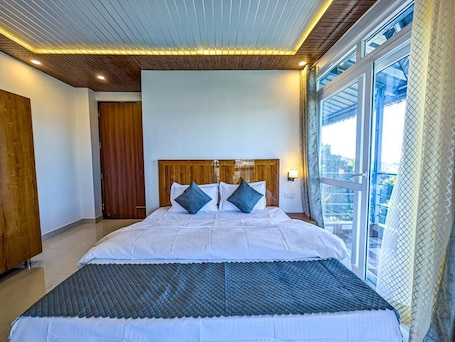 Standard Double Room, Balcony, Mountain View. Mangalam Retreat