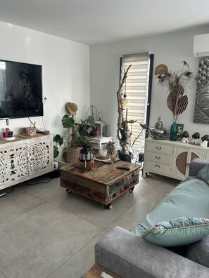 Smart TV - House with pool near the sea (La Garde)