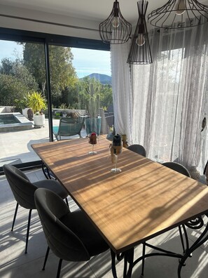 Dining - House with pool near the sea (La Garde)