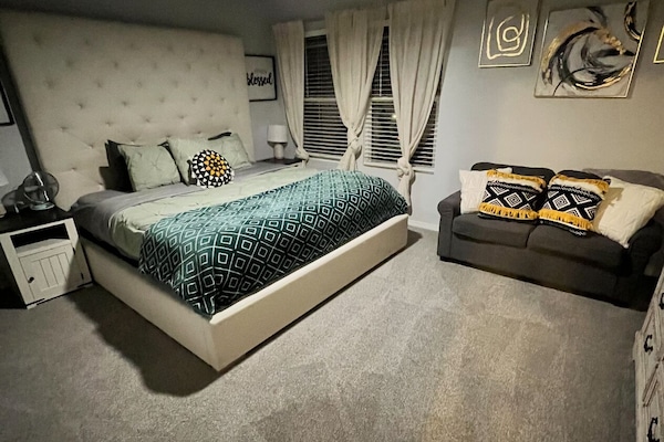 4 bedrooms, iron/ironing board, WiFi, bed sheets