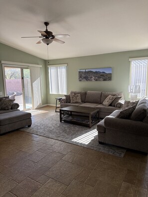 TV - Mexican Sage is truly your Tucson oasis. 3 BR, 2 BA, private pool & hot tub. (Tucson)