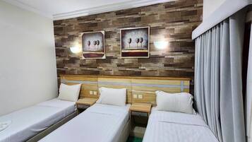 Deluxe Triple Room | Minibar, desk, free WiFi, bed sheets