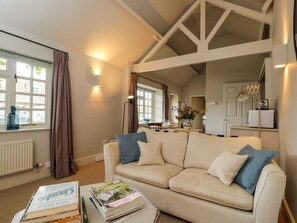Living area - Foxhill Farm Barn (Cheltenham)