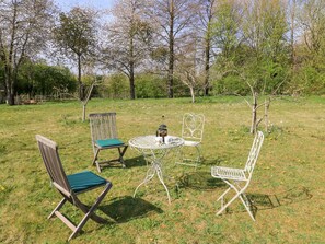 Property grounds - Foxhill Farm Barn (Cheltenham)
