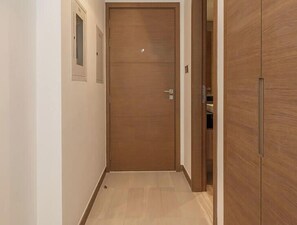 Interior - Elegant High Floor 2BR Urban Oasis (Dubai)
