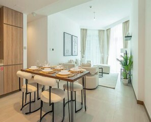 Private kitchen - Elegant High Floor 2BR Urban Oasis (Dubai)