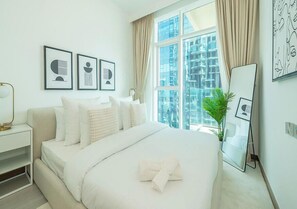 Free WiFi - Elegant High Floor 2BR Urban Oasis (Dubai)