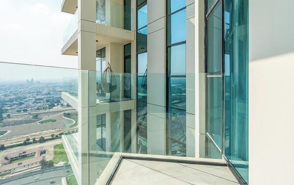 Room, Balcony, Lake View | Property grounds - Elegant High Floor 2BR Urban Oasis (Dubai)