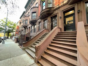Exterior detail - Upper West Side 2BR • Work-From-Home Ready • Ideal 1–4 Month Stay (New York)