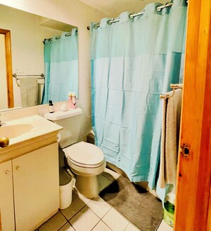 Hair dryer, towels, soap, toilet paper - Upper West Side 2BR • Work-From-Home Ready • Ideal 1–4 Month Stay (New York)