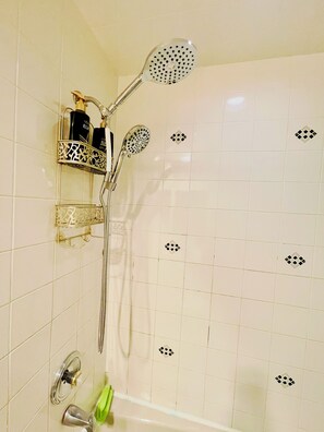 Hair dryer, towels, soap, toilet paper - Upper West Side 2BR • Work-From-Home Ready • Ideal 1–4 Month Stay (New York)