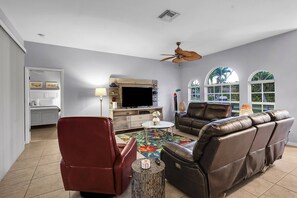 Exterior - 2814 SW 44th Ter (Cape Coral)