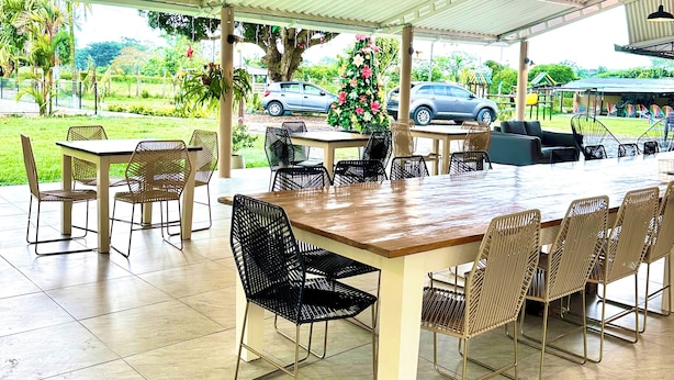 Outdoor dining - Buenos Aires Finca Hotel (Guamal)